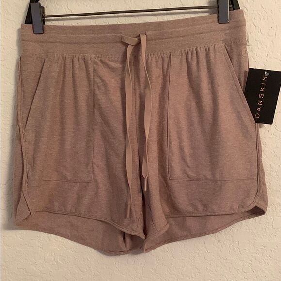 NWT Danskin Women's Tan Shorts Pockets Stretch Size S P - Picture 1 of 7